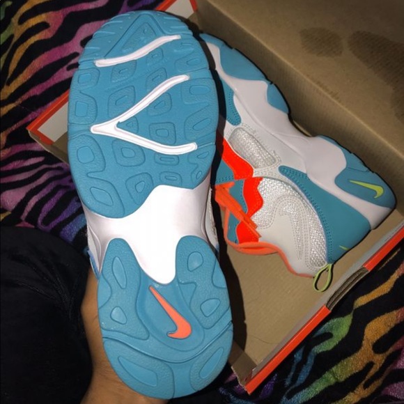 BRAND NEW air speed turf (GS) NIKES - Picture 5 of 6